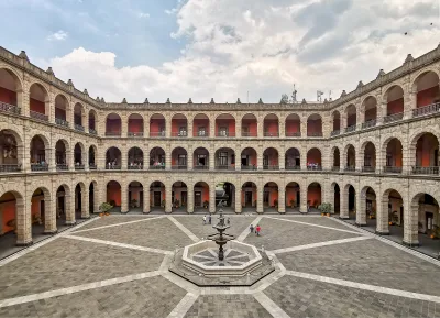 Patio central del Palacio Nacional