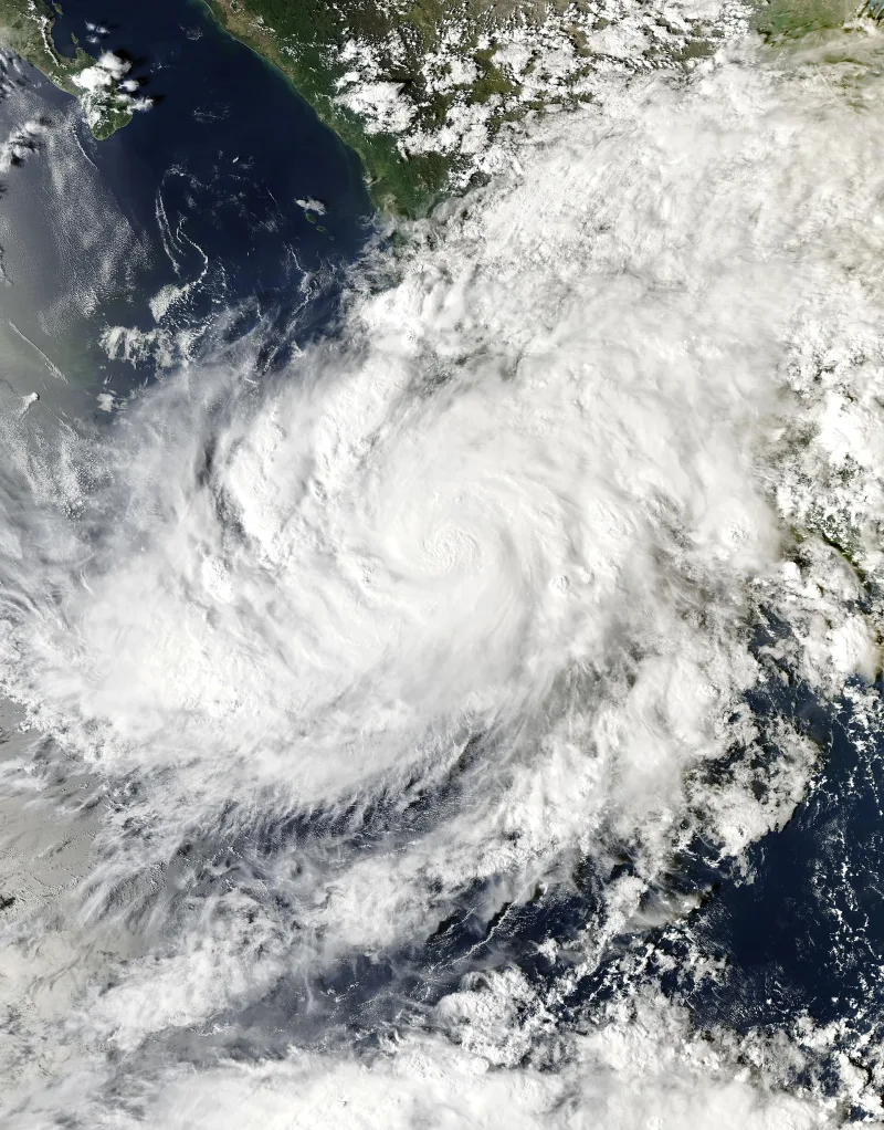 Imagen satelital del huracán Simon