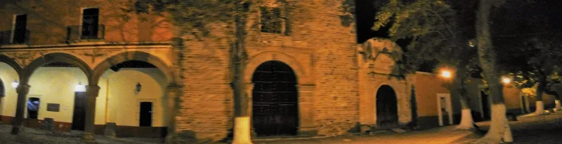 Exconvento de San Francisco y Catedral de Tlaxcala de noche